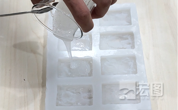 硅膠模具能倒液體硅膠嗎？
